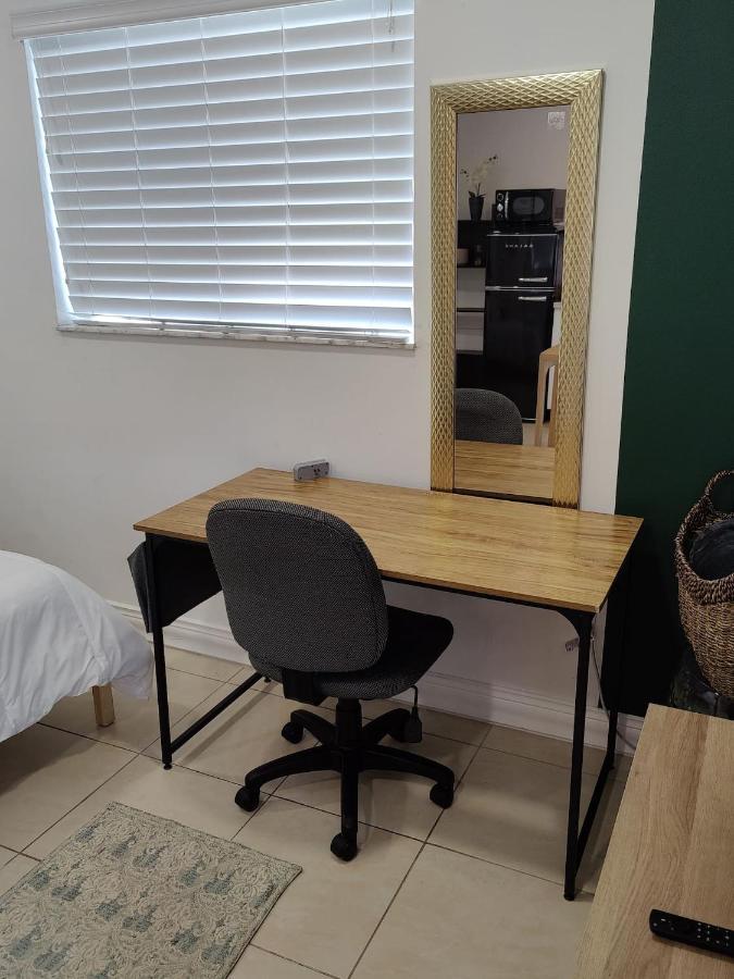 Private Suite W/ Full Backyard, Bbq, 5Min From Mia Miami Kültér fotó