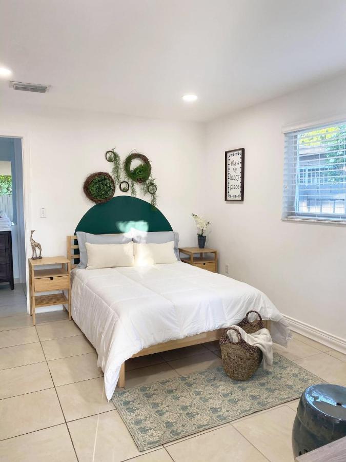 Private Suite W/ Full Backyard, Bbq, 5Min From Mia Miami Kültér fotó